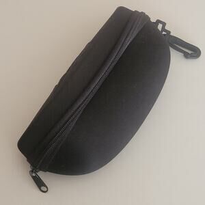 Maui Jim zipped around semi-soft sunglasses eyeglasses case, black  904